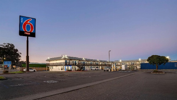Motel 6 Eureka image 3